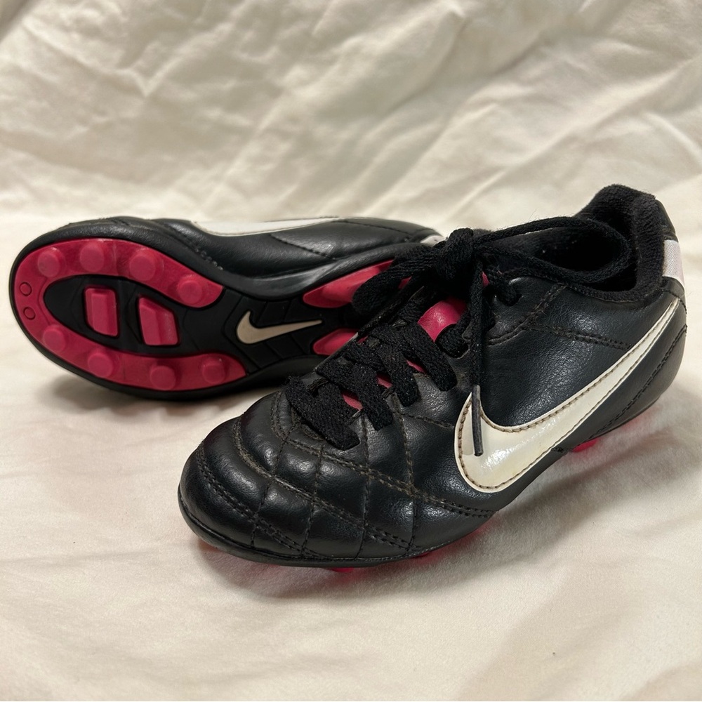 Nike Kids Cleats, Black and Pink, size 10 (SH02)